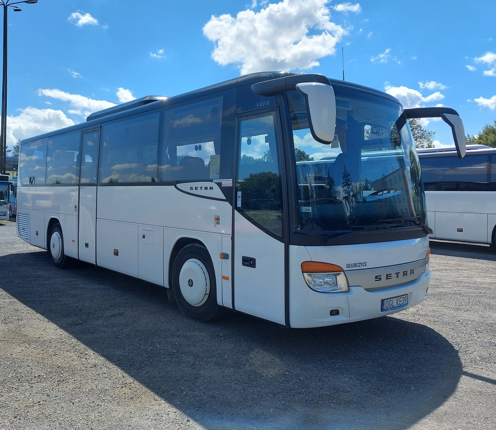 Nowoczesny autobus do wynajęcia